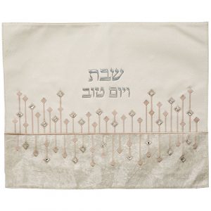 כיסוי חלה מהודר דמוי עור לבן עם הבלטות כסף 45x55 ס"מ
