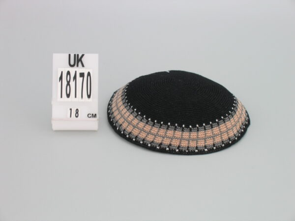 צצ כיפה ד.מ.צ. שחור עם פס אפור 18 ס"מ