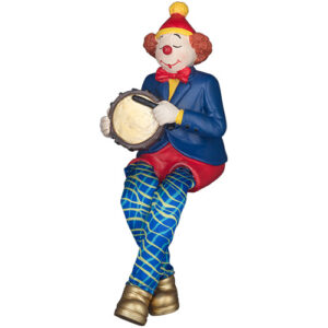 ליצן יושב מפוליריזן צבעוני עם רגלי בד כסף מנגן בתוף