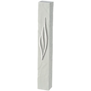 מזוזה "פולימר בטון" שיש גס לבן ש ציפוי כסף 15סמ