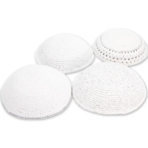 כיפה סרוגה דגמים מעורבים - לבן עם כסף - 16 ס"מ - 24 יח