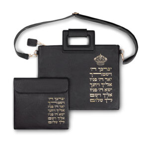 תיק מפואר לטלית דמוי עור שחור אותיות בולטות 38x31 ס"מ